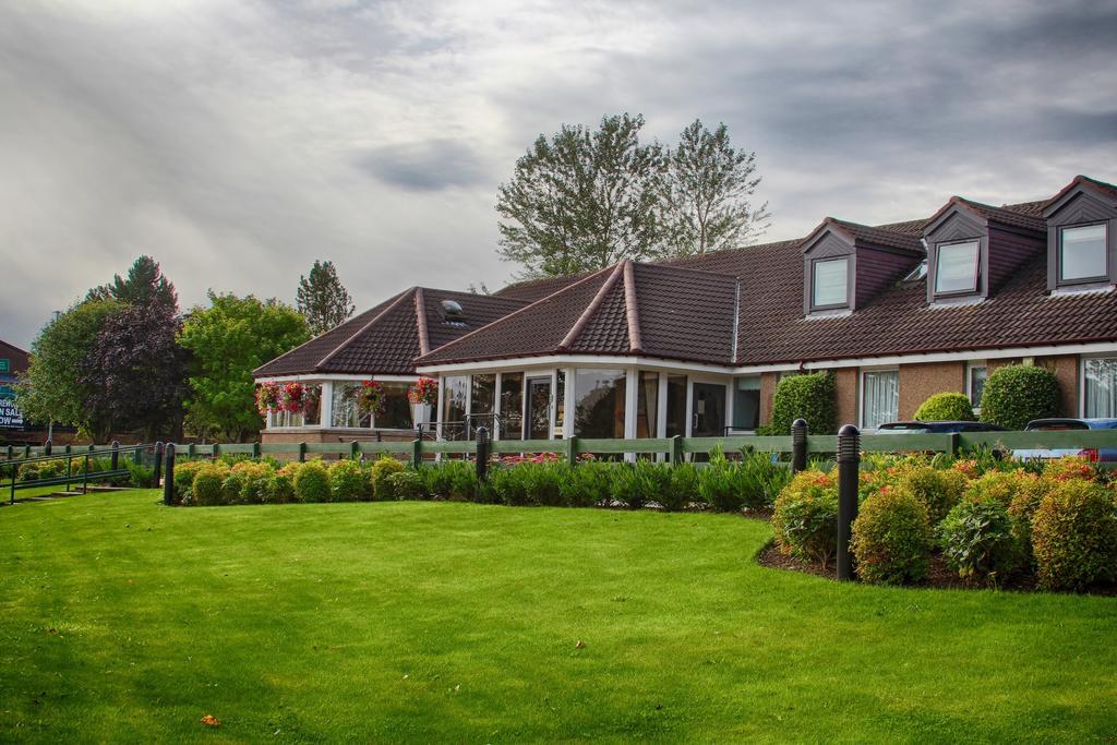 Strathburn Hotel Inverurie Exterior foto