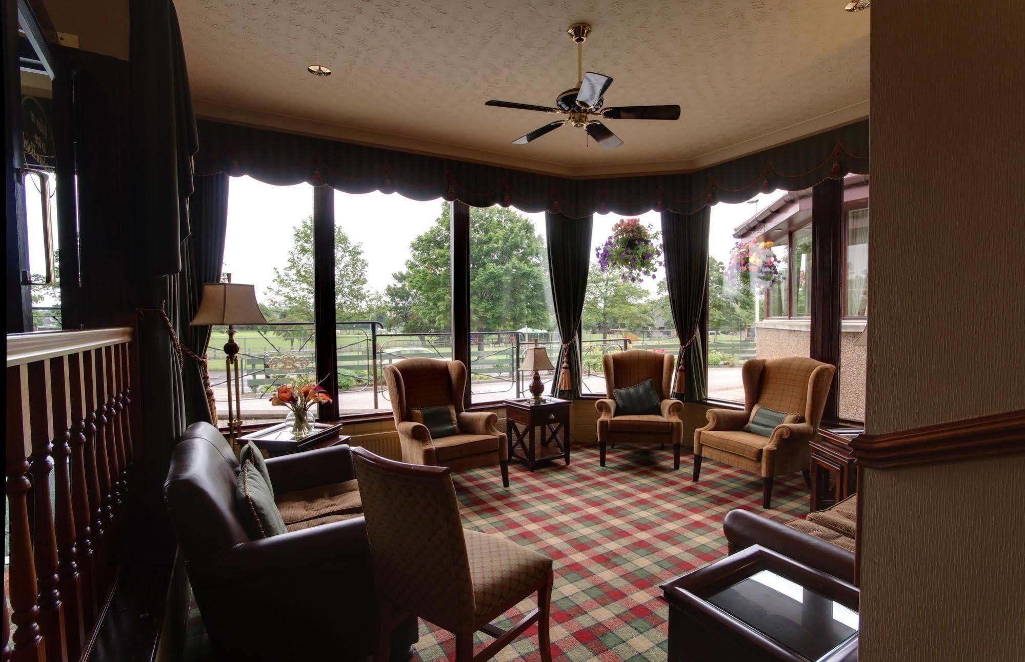Strathburn Hotel Inverurie Exterior foto