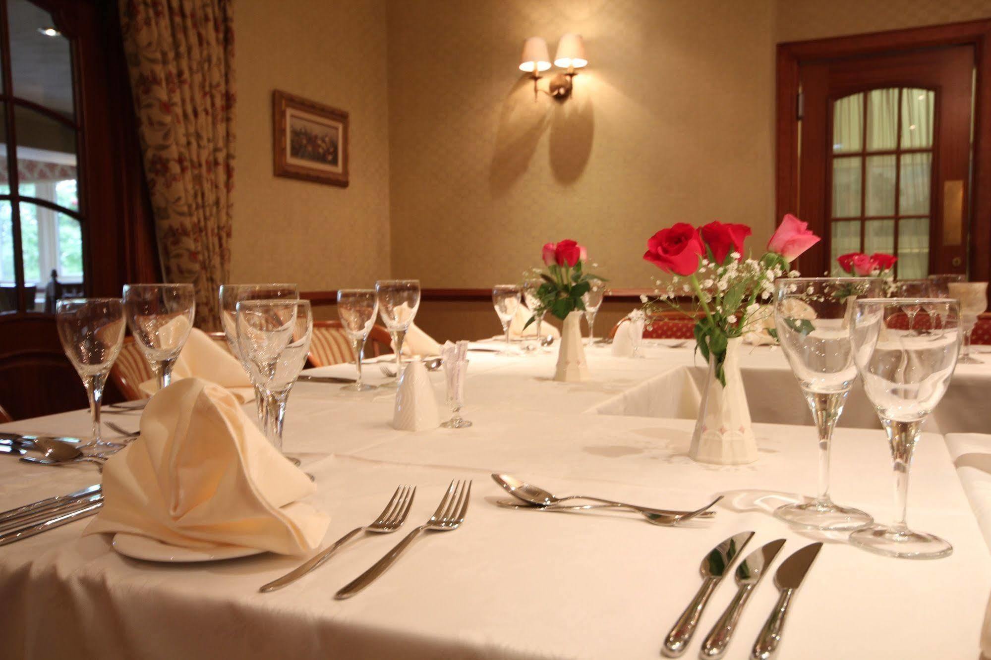 Strathburn Hotel Inverurie Exterior foto